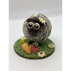 Mouton dans le pré en chocolat noir