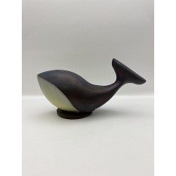 Baleine en chocolat noir garnie de friture