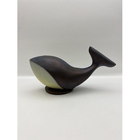 Baleine en chocolat noir garnie de friture